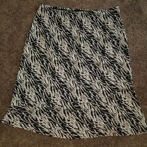 Lightweight skirt. Elastic waist